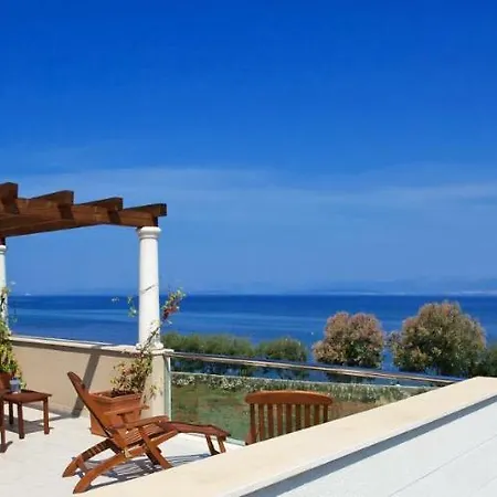 Mirca Sleeps 12 Pool Air Con Wifi Mirce