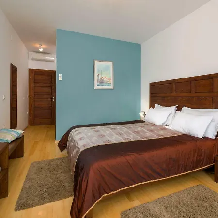 Villa Mirca Sleeps 12 Pool Air Con Wifi Mirce