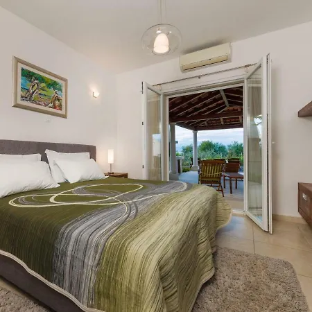 Mirca Sleeps 12 Pool Air Con Wifi * Mirce