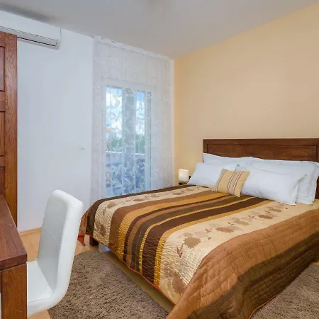 Mirca Sleeps 12 Pool Air Con Wifi * Mirce