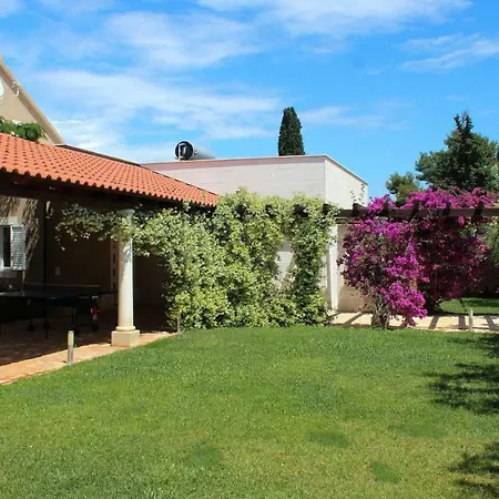 Mirca Sleeps 12 Pool Air Con Wifi Villa Mirce