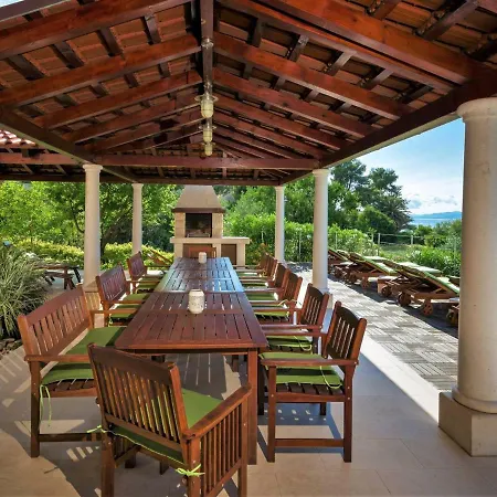 Villa Mirca Sleeps 12 Pool Air Con Wifi *
